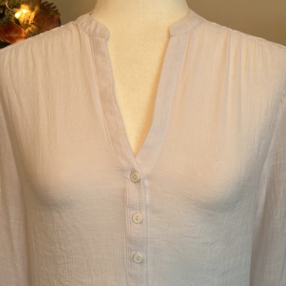 Beautiful white linen feel V-neck blouse button up pull over, adjustable sleeves - Picture 3 of 8